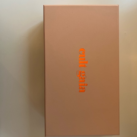 Cult Gaia Slyva Shoulder Bag in White Pearl Speck with Chain Strap - Picture 8 of 8